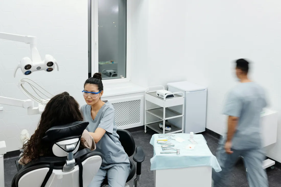 Dental clinic visual for BDS guidance card